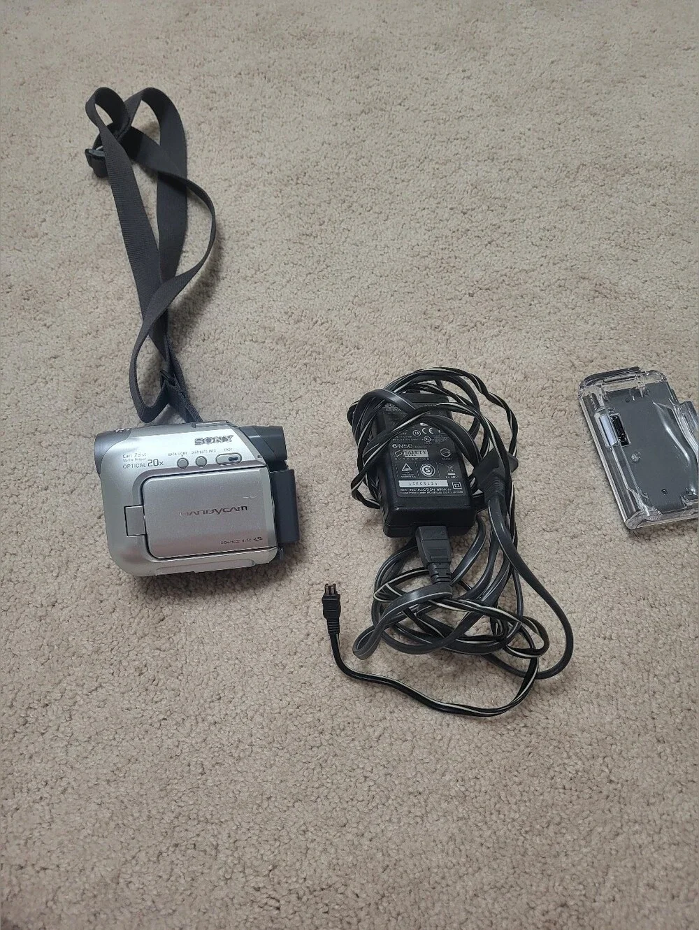 Sony Handycam VERY GOOD CONDITION DCR-H32.